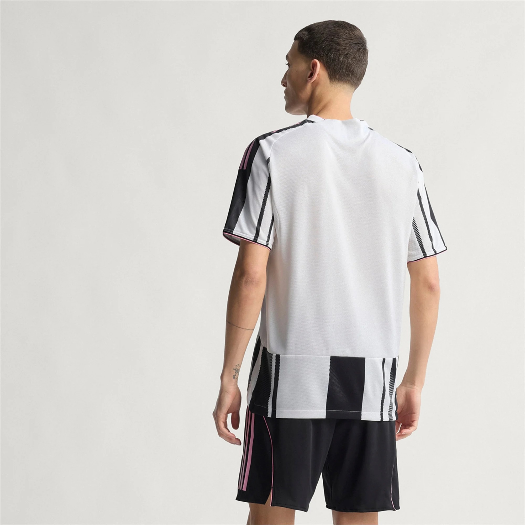 Juventus Home Jersey 2025/26 - Original Players Version - Image 4
